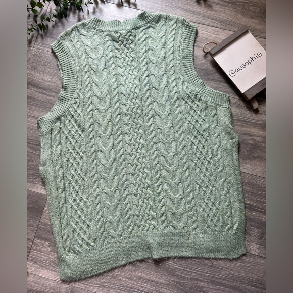 Forever 21 Seafoam Sage Green Cable Knit Sleeveless Sweater Vest w Side Vent. M - Picture 14 of 14